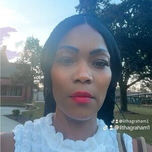 Meet your Posher, Earlita